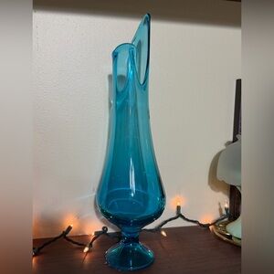 LE Smith blue swung vase